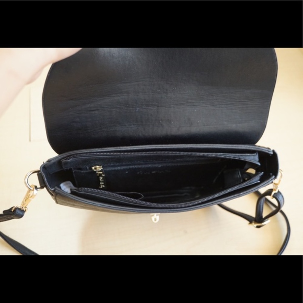 Black crossbody purse - Picture 2 of 3